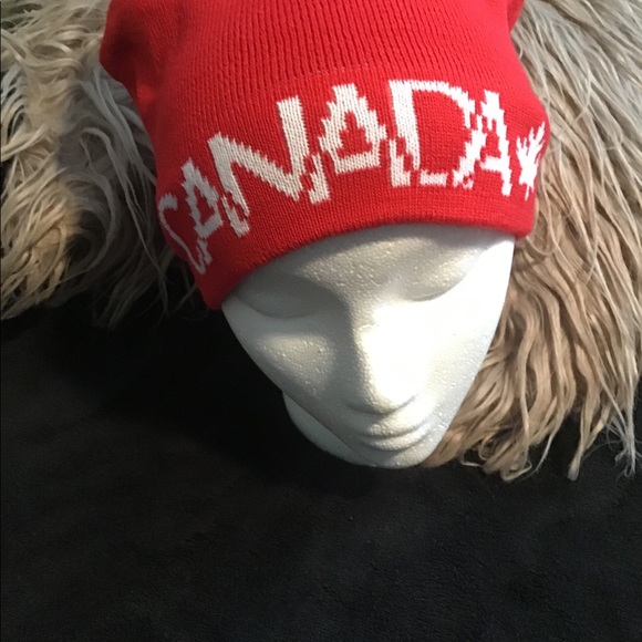 Brand new woollen hats with CANADA 🇨🇦 never worn - Picture 3 of 16